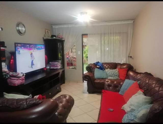 2 BEDROOM APARTMENT FOR SALE IN SUNNYSIDE